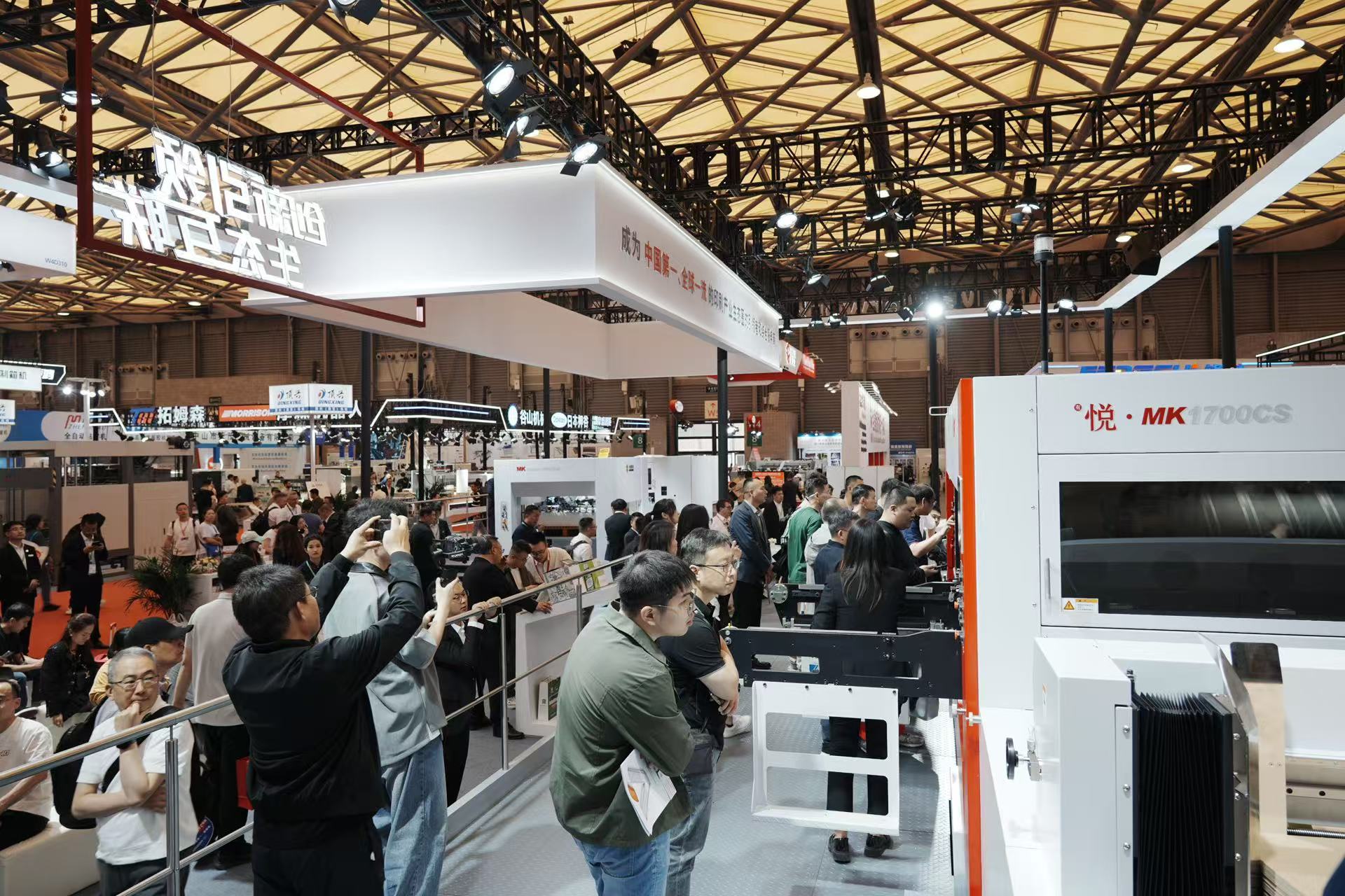 美狮贵宾会闪耀 WEPACK，大幅面模切机成为全球 “焦点”